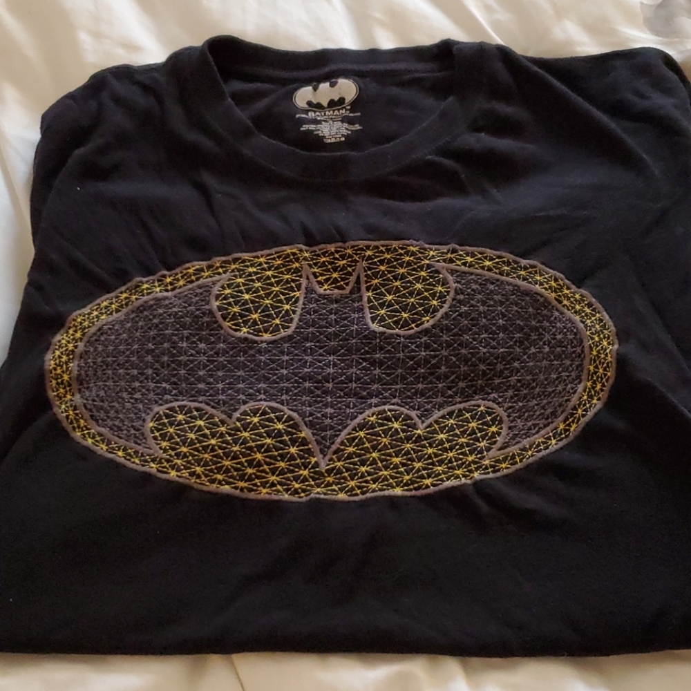 Men's Embroidered Batman Tee Size XL